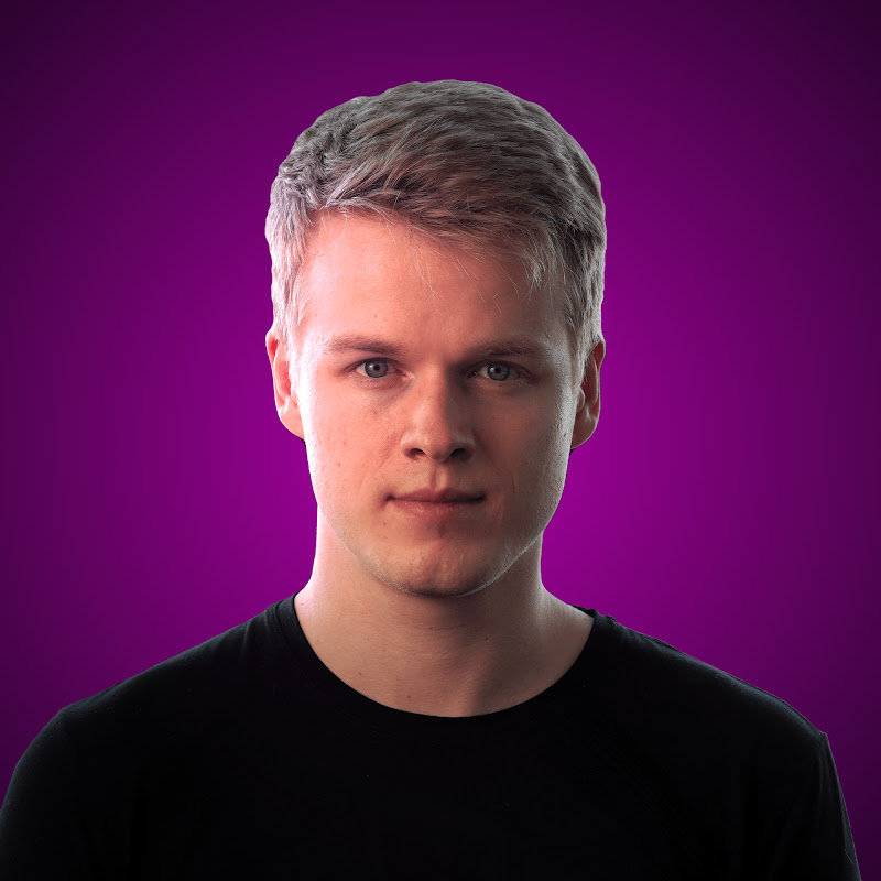 Jannis Moore headshot